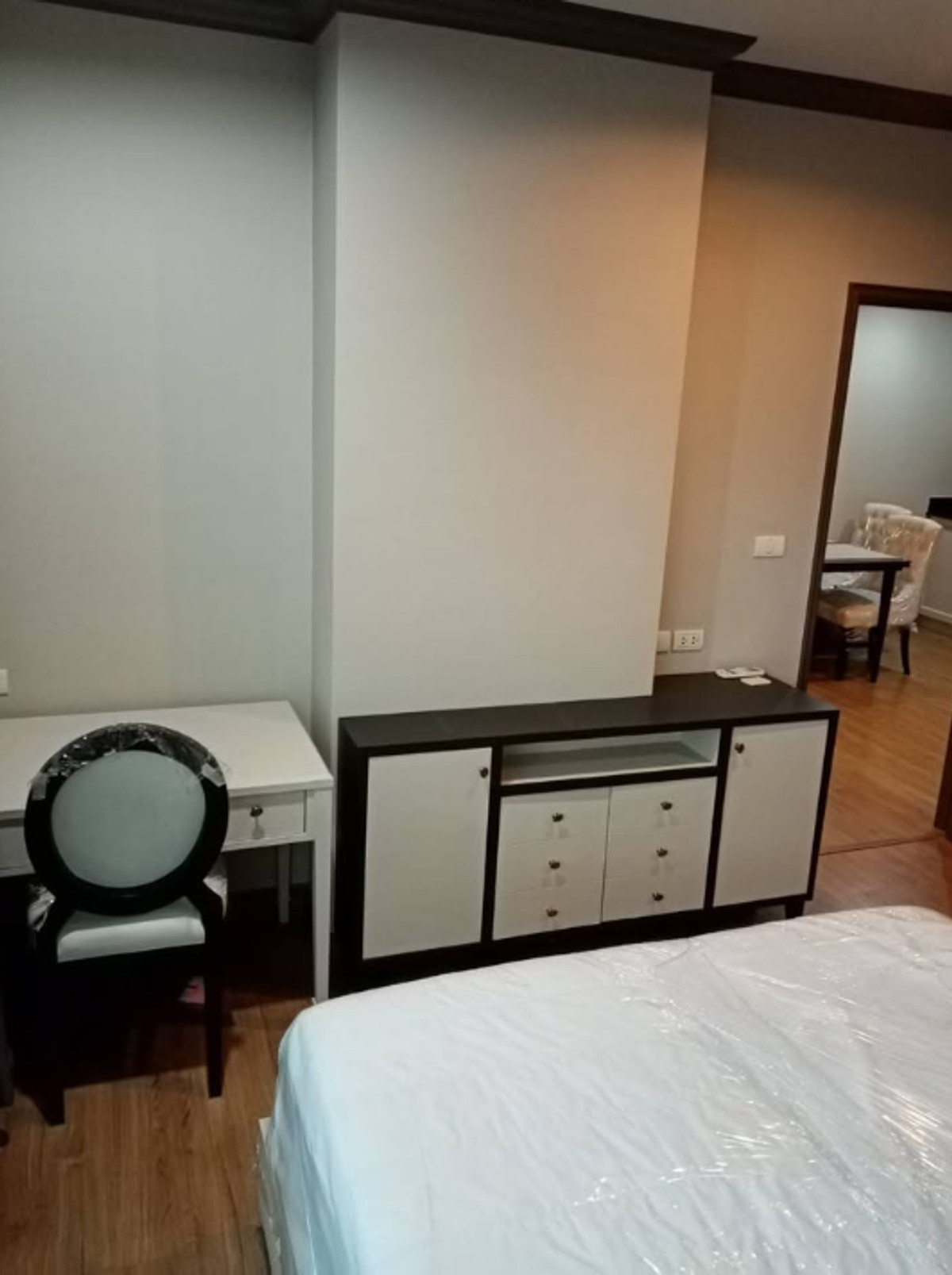 For RentCondoSiam Paragon ,Chulalongkorn,Samyan : *Eng 中 日 Please add LINE ID @806qphgn o8415o5483 Rent & Sell 12 MB The Reserve Kasemsan