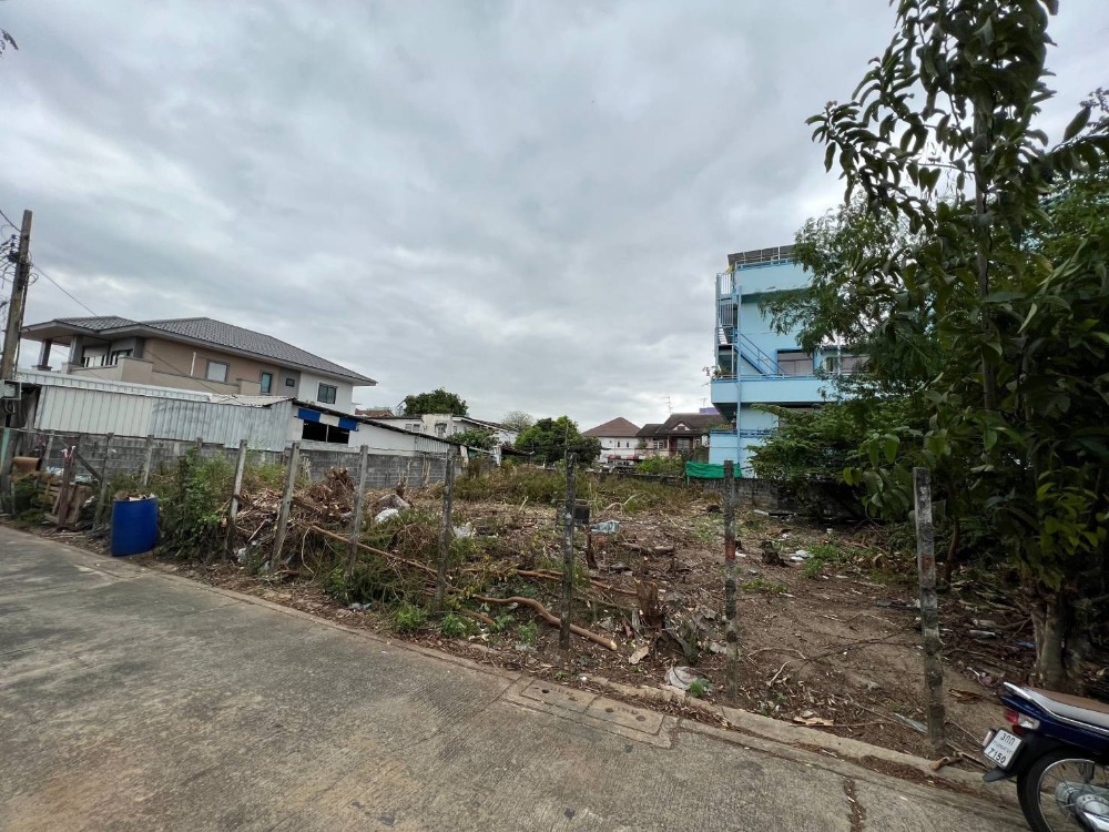 For SaleLandPinklao, Charansanitwong : Land for sale 128.6 square wa, Soi Sakulchai 7, Sirindhorn Road, Bang Phlat, Bangkok.