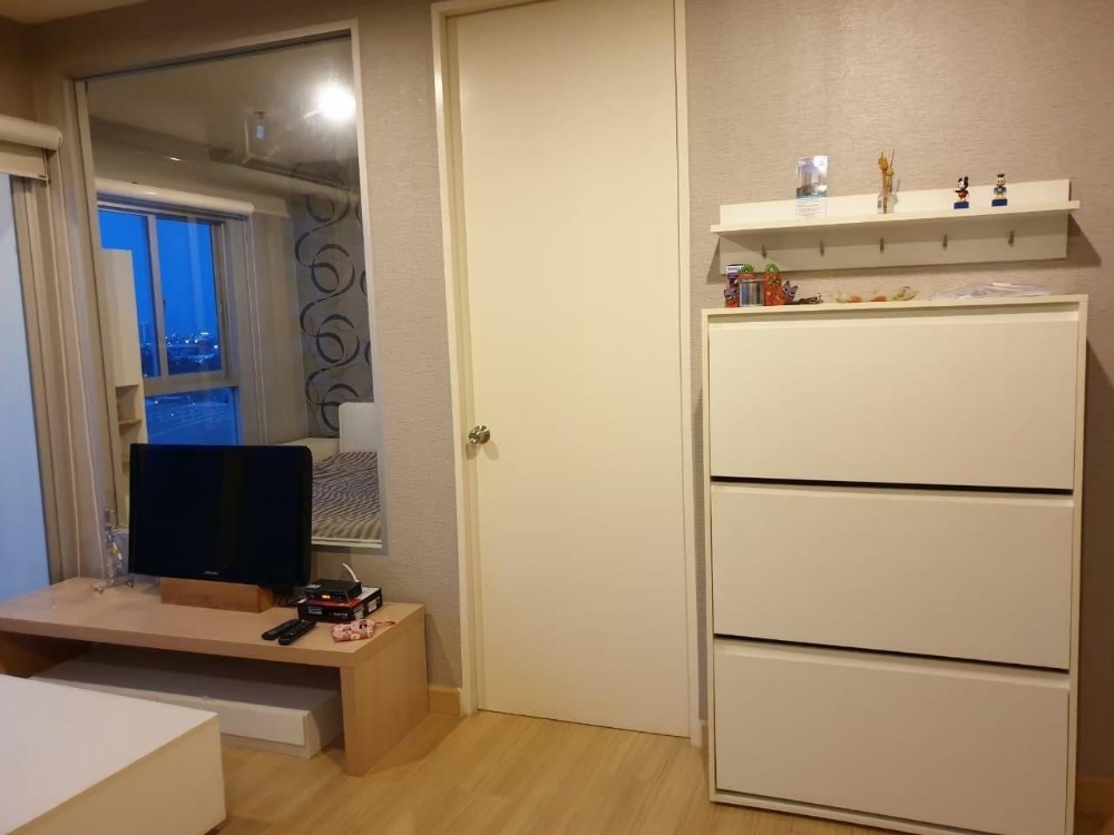 For RentCondoPattanakan, Srinakarin : For rent, The Parkland Srinakarin, parkland srinakarin, room size 36 sq.m., pool view. Nothing blocking the view, very good 360 degrees, 14th floor, 9,000 baht