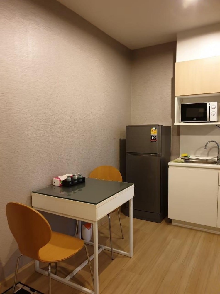 For RentCondoPattanakan, Srinakarin : For rent, The Parkland Srinakarin, parkland srinakarin, room size 36 sq.m., pool view. Nothing blocking the view, very good 360 degrees, 14th floor, 9,000 baht