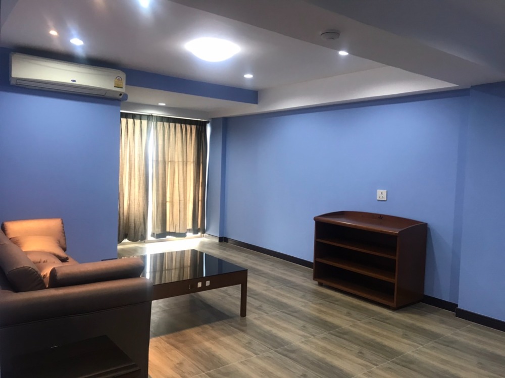 For RentCondoPattanakan, Srinakarin : Room for rent, ready to move in, very large, 64 sq m., 10th floor, 9000 B / m, newly renovated room, good value, quiet, airy