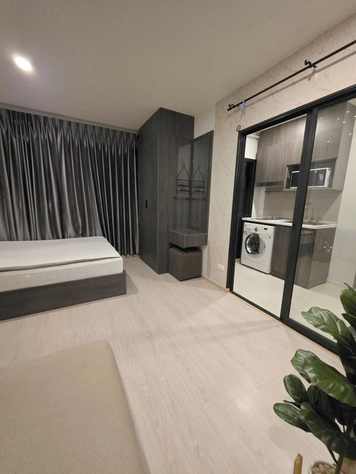 For RentCondoOnnut, Udomsuk : ☘️Condo for rent Elio Del nest near BTS Udomsuk, beautiful room, fully furnished, closed kitchen, only 16000-