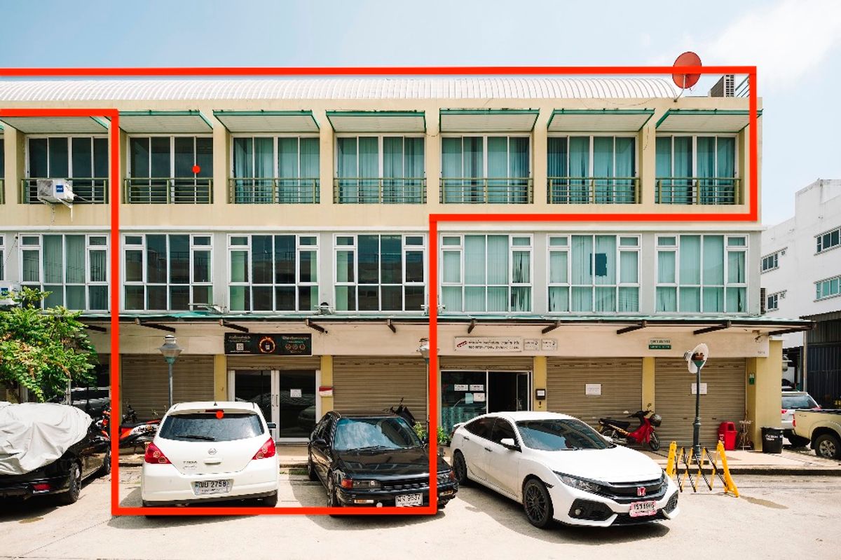 For RentShop HousePathum Thani,Rangsit, Thammasat : Commercial building for rent in Khlong Song area, Khlong Luang, Pathum Thani.