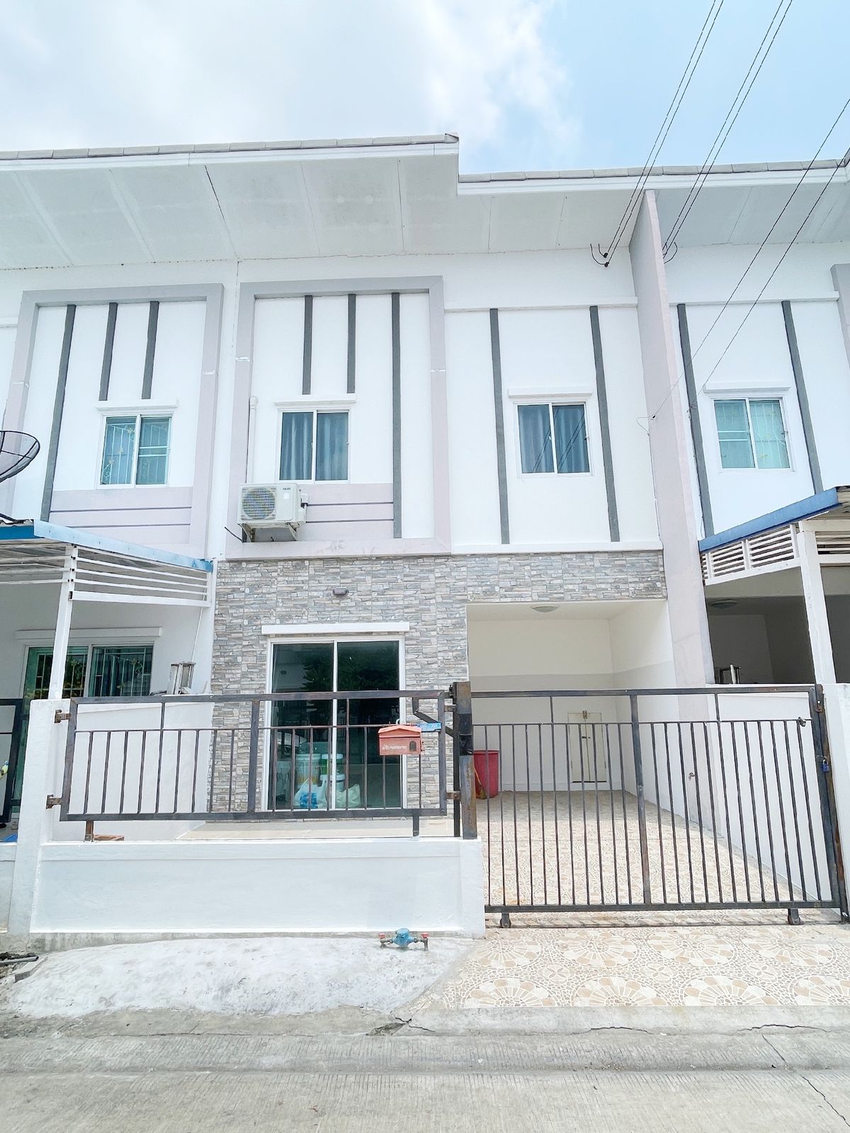 For SaleTownhomeNonthaburi, Bang Yai, Bangbuathong : !!️Sale 3 bedroom townhouse, Lion Nov, Wat Phra Non, Bang Yai, near Central Westgate (Sale with tenants 10,000 per month)