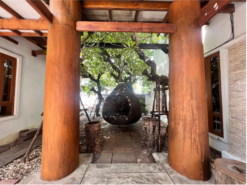 For SaleHouseKaset Nawamin,Ladplakao : A single house outside the resort style project, Soi Nuanchan, decorated with more than 100 years of teak wood.