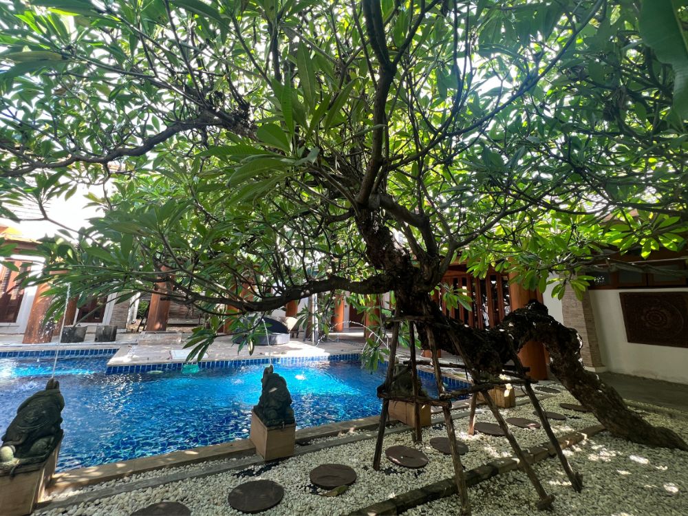 For SaleHouseKaset Nawamin,Ladplakao : A single house outside the resort style project, Soi Nuanchan, decorated with more than 100 years of teak wood.