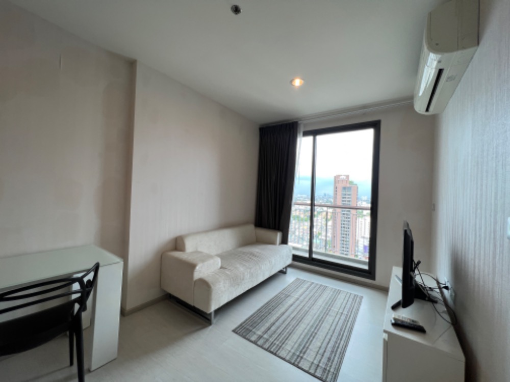 ให้เช่าคอนโดสุขุมวิท อโศก ทองหล่อ : for rent Rhythm 42 45sqm 1 bed high floor ❤️🌟