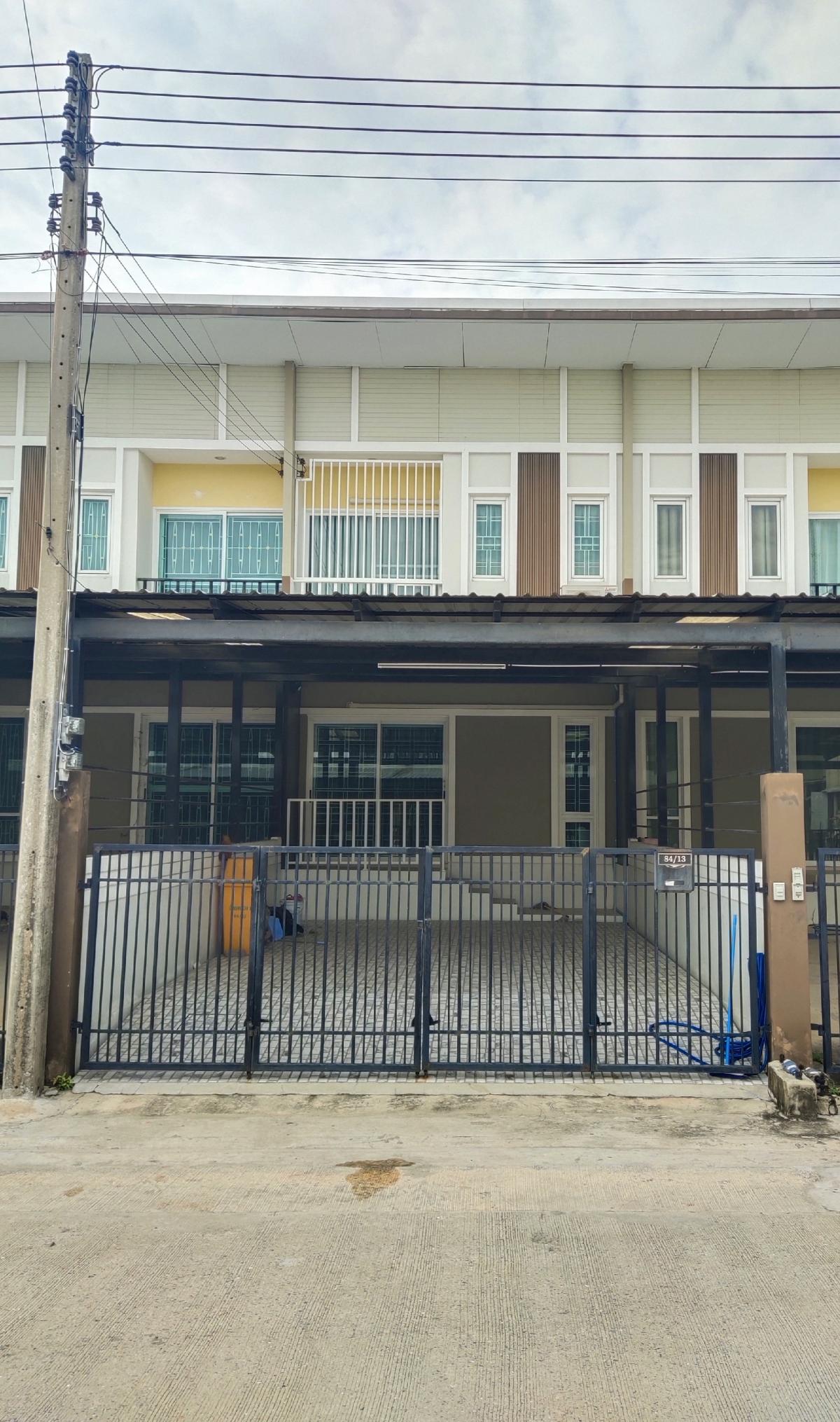 ขายทาวน์โฮมปทุมธานี รังสิต ธรรมศาสตร์ : ขายทาวน์โฮม 2ชั้น 32ตรว. 4ห้องนอน 2ห้องน้ำ 1ครัว ม.ฉัตรหลวง10 อ.สามโคก จ.ปทุมธานี ใกล้ตลาดนัดสามโคก ใกล้ที่ว่าการอำเภอสามโคก