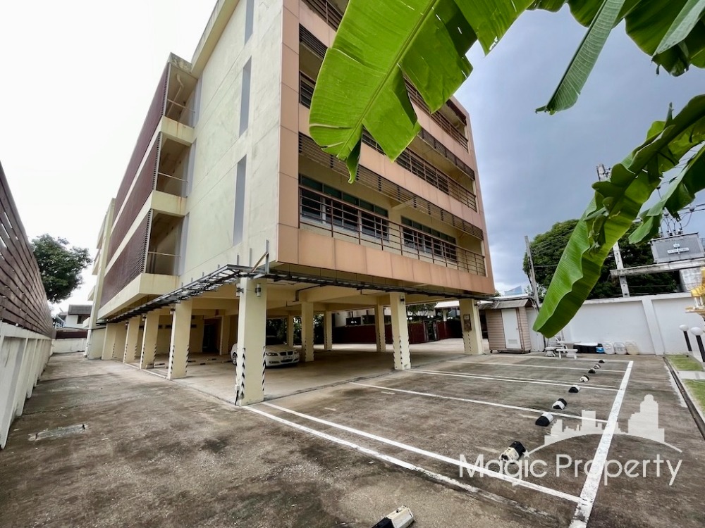 For SaleShop HouseOnnut, Udomsuk : Commercial Building For Sale in Sukhumvit 101, Phra Khanong, Bangkok