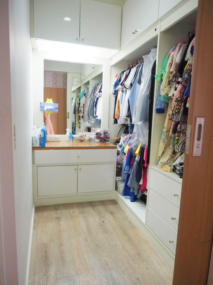 ขายคอนโดลาดพร้าว เซ็นทรัลลาดพร้าว : ขาย คอนโด The Issara ลาดพร้าว 3 ห้องนอน 3 ห้องน้ำ 138 ตรม. ห้องวิวโล่ง ติด ถ. ลาดพร้าว และใกล้ MRT และ BTS