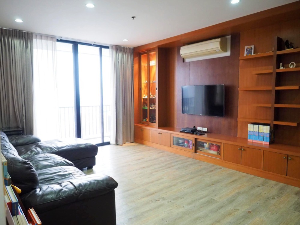 ขายคอนโดลาดพร้าว เซ็นทรัลลาดพร้าว : ขาย คอนโด The Issara ลาดพร้าว 3 ห้องนอน 3 ห้องน้ำ 138 ตรม. ห้องวิวโล่ง ติด ถ. ลาดพร้าว และใกล้ MRT และ BTS