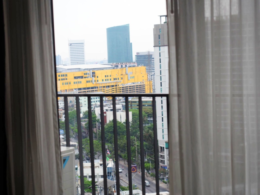 ขายคอนโดลาดพร้าว เซ็นทรัลลาดพร้าว : ขาย คอนโด The Issara ลาดพร้าว 3 ห้องนอน 3 ห้องน้ำ 138 ตรม. ห้องวิวโล่ง ติด ถ. ลาดพร้าว และใกล้ MRT และ BTS