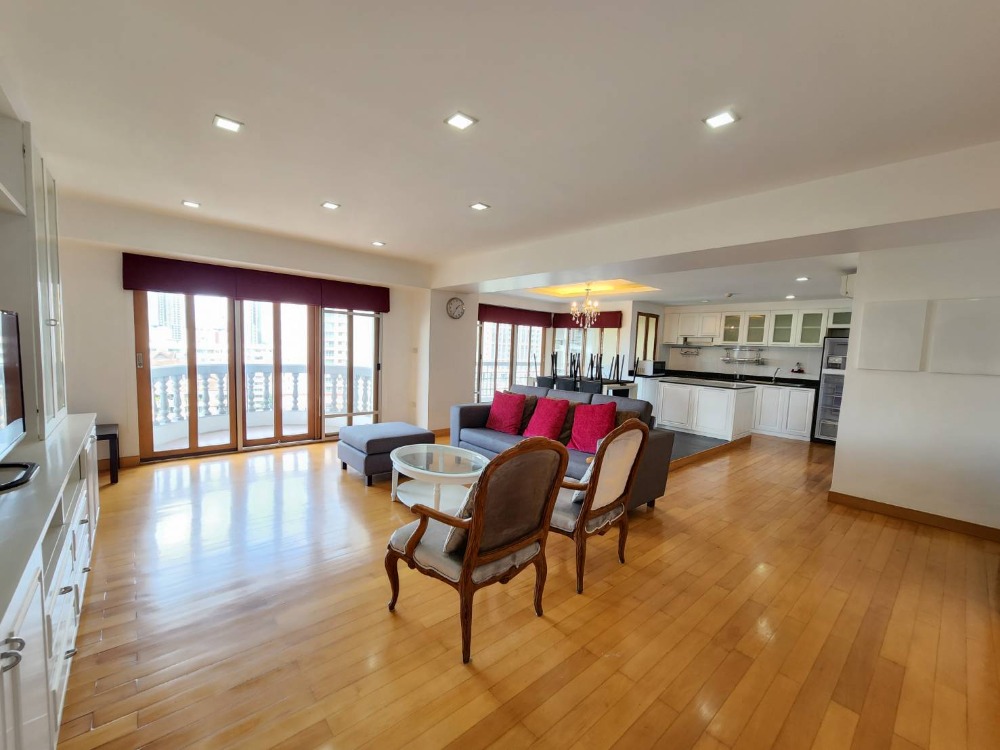 ให้เช่าคอนโดสุขุมวิท อโศก ทองหล่อ : Nice Decor (RENT 62,000 THB Negotiable)3 Bed 160 Sqm @Sukhumvit 39