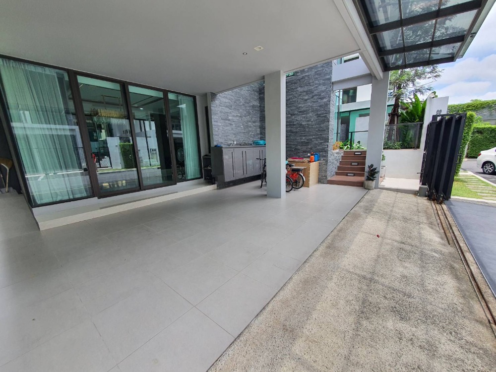 ขายบ้านเลียบทางด่วนรามอินทรา : ขายขาดทุน บ้านเดี่ยวหรู ระดับ Super Luxury โครงการบ้านกลางเมือง คลาสเซ่ (Baan Klang Muang CLASSE) เกษตรนวมินทร์ สุคันธสวัสดิ์ มัยลาภ