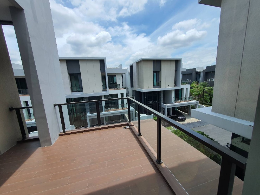 ขายบ้านเลียบทางด่วนรามอินทรา : ขายขาดทุน บ้านเดี่ยวหรู ระดับ Super Luxury โครงการบ้านกลางเมือง คลาสเซ่ (Baan Klang Muang CLASSE) เกษตรนวมินทร์ สุคันธสวัสดิ์ มัยลาภ