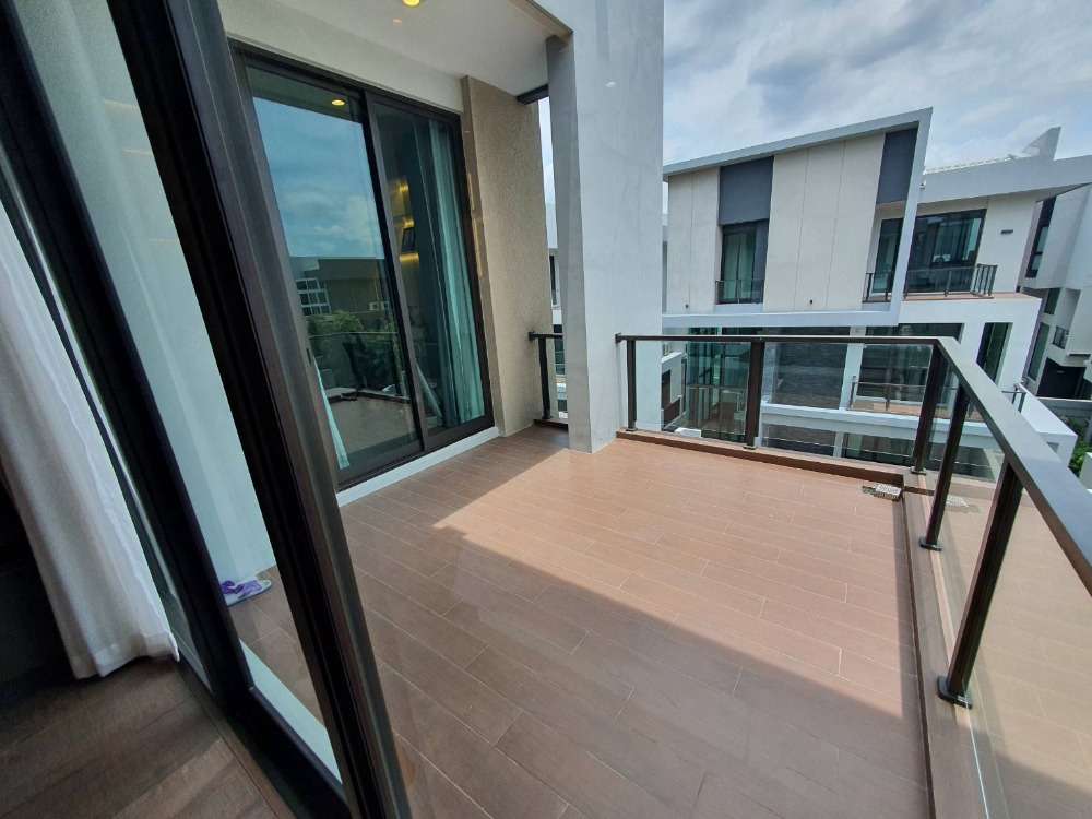 ขายบ้านเลียบทางด่วนรามอินทรา : ขายขาดทุน บ้านเดี่ยวหรู ระดับ Super Luxury โครงการบ้านกลางเมือง คลาสเซ่ (Baan Klang Muang CLASSE) เกษตรนวมินทร์ สุคันธสวัสดิ์ มัยลาภ