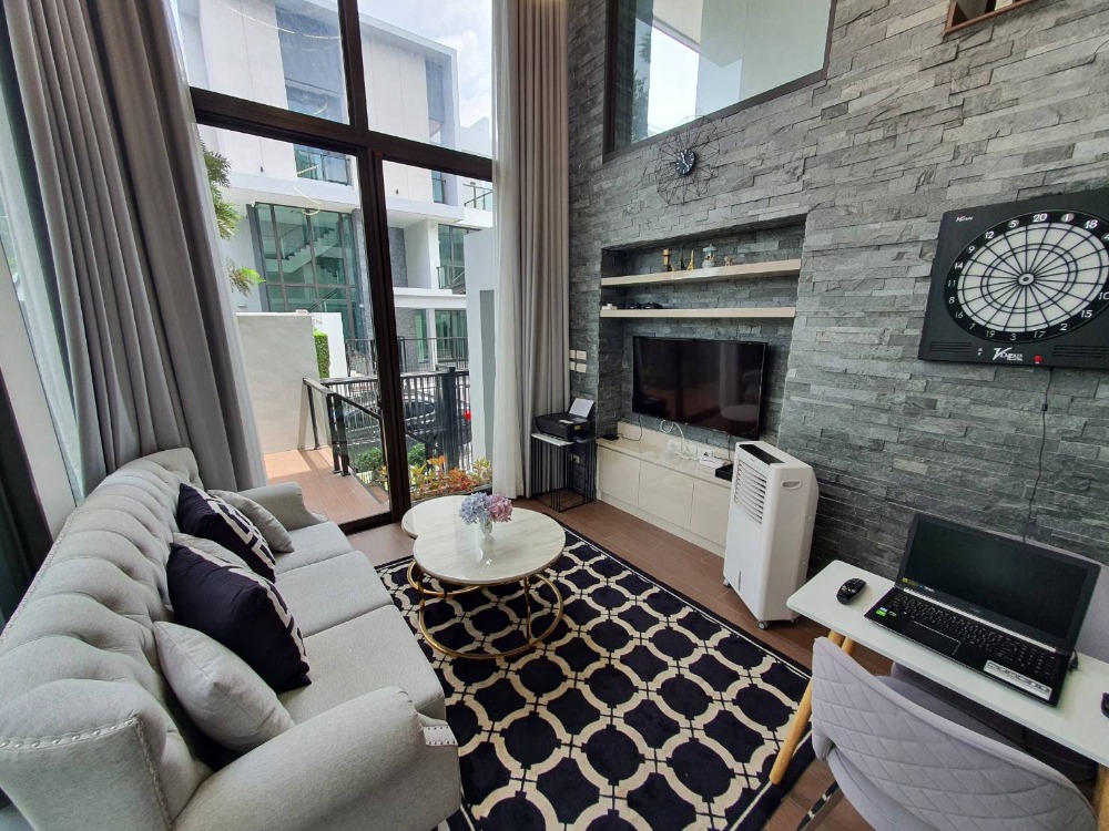 ขายบ้านเลียบทางด่วนรามอินทรา : ขายขาดทุน บ้านเดี่ยวหรู ระดับ Super Luxury โครงการบ้านกลางเมือง คลาสเซ่ (Baan Klang Muang CLASSE) เกษตรนวมินทร์ สุคันธสวัสดิ์ มัยลาภ