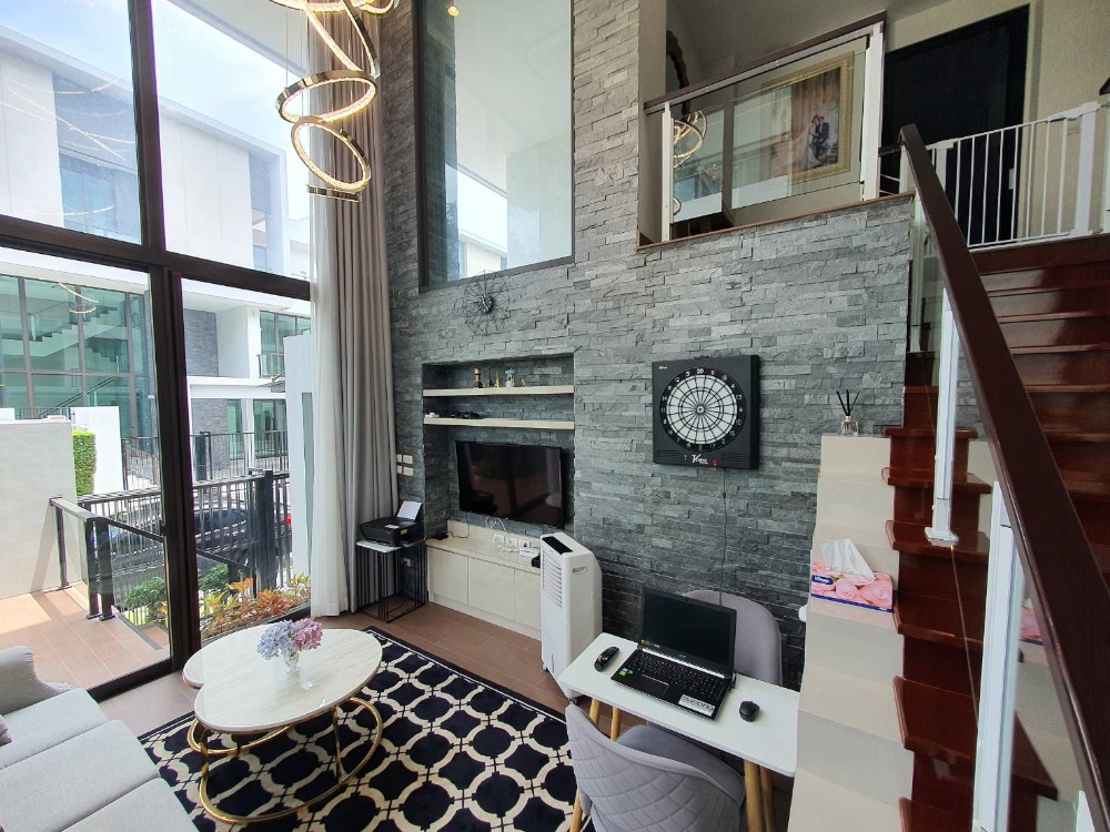 ขายบ้านเลียบทางด่วนรามอินทรา : ขายขาดทุน บ้านเดี่ยวหรู ระดับ Super Luxury โครงการบ้านกลางเมือง คลาสเซ่ (Baan Klang Muang CLASSE) เกษตรนวมินทร์ สุคันธสวัสดิ์ มัยลาภ