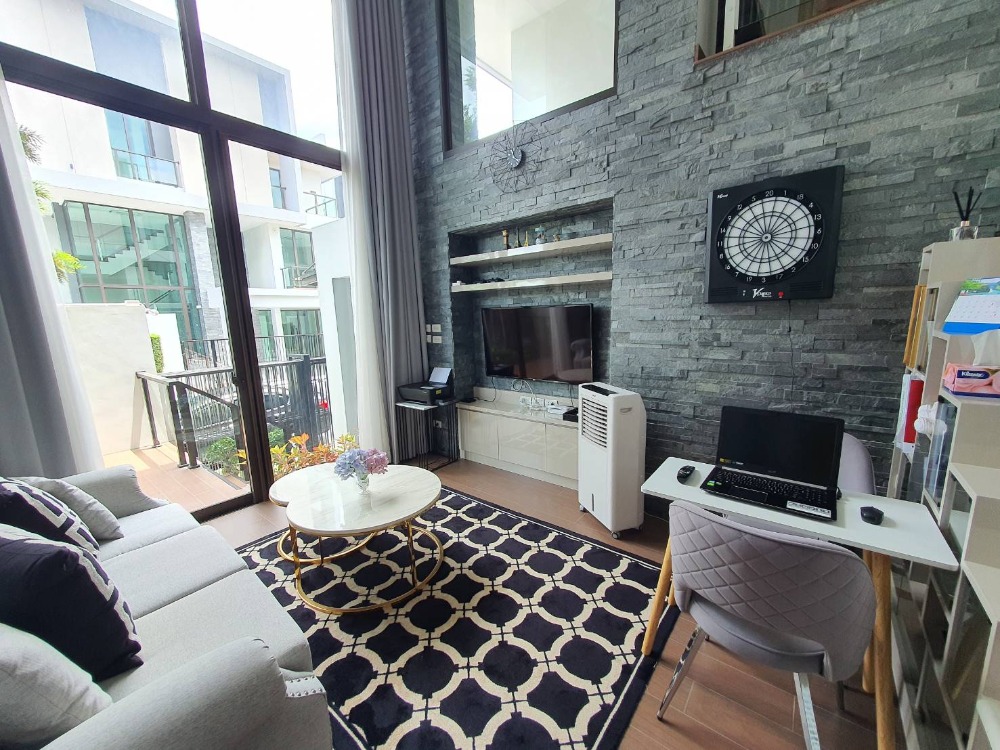 ขายบ้านเลียบทางด่วนรามอินทรา : ขายขาดทุน บ้านเดี่ยวหรู ระดับ Super Luxury โครงการบ้านกลางเมือง คลาสเซ่ (Baan Klang Muang CLASSE) เกษตรนวมินทร์ สุคันธสวัสดิ์ มัยลาภ