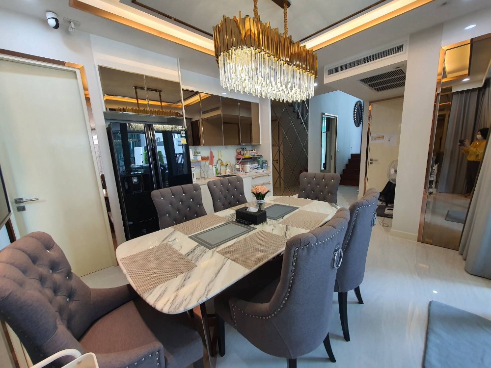 ขายบ้านเลียบทางด่วนรามอินทรา : ขายขาดทุน บ้านเดี่ยวหรู ระดับ Super Luxury โครงการบ้านกลางเมือง คลาสเซ่ (Baan Klang Muang CLASSE) เกษตรนวมินทร์ สุคันธสวัสดิ์ มัยลาภ