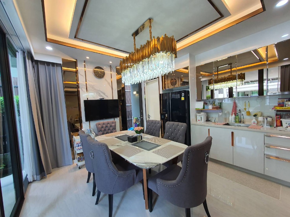 ขายบ้านเลียบทางด่วนรามอินทรา : ขายขาดทุน บ้านเดี่ยวหรู ระดับ Super Luxury โครงการบ้านกลางเมือง คลาสเซ่ (Baan Klang Muang CLASSE) เกษตรนวมินทร์ สุคันธสวัสดิ์ มัยลาภ