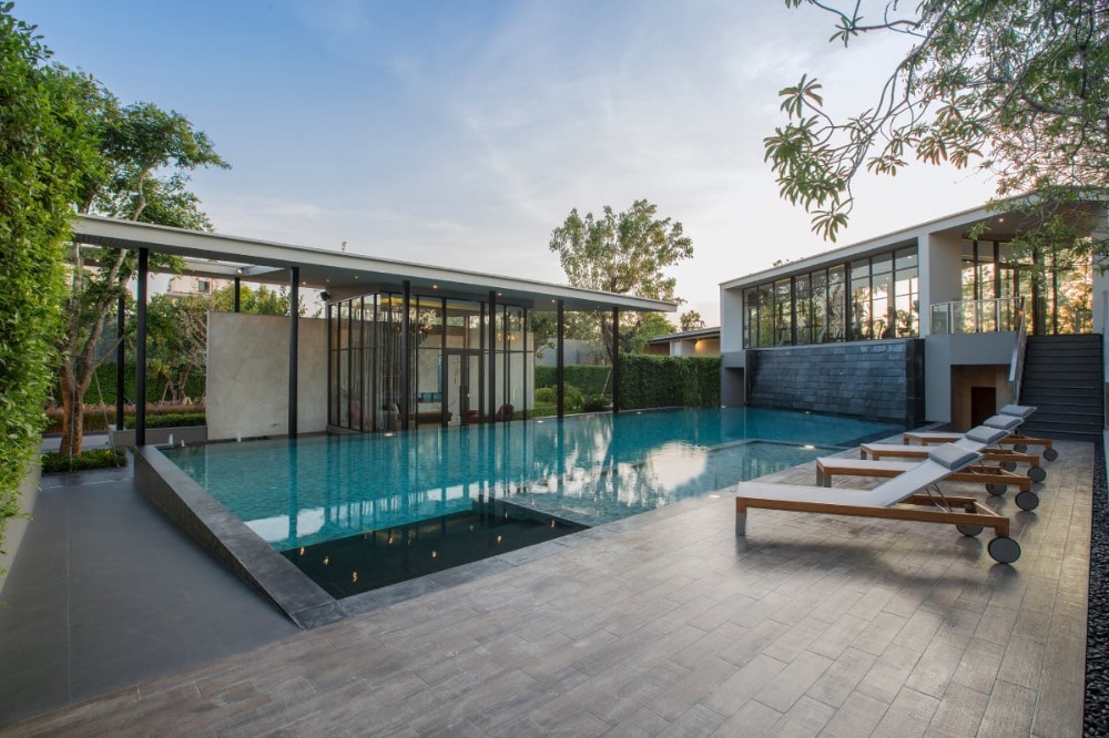 ขายบ้านเลียบทางด่วนรามอินทรา : ขายขาดทุน บ้านเดี่ยวหรู ระดับ Super Luxury โครงการบ้านกลางเมือง คลาสเซ่ (Baan Klang Muang CLASSE) เกษตรนวมินทร์ สุคันธสวัสดิ์ มัยลาภ