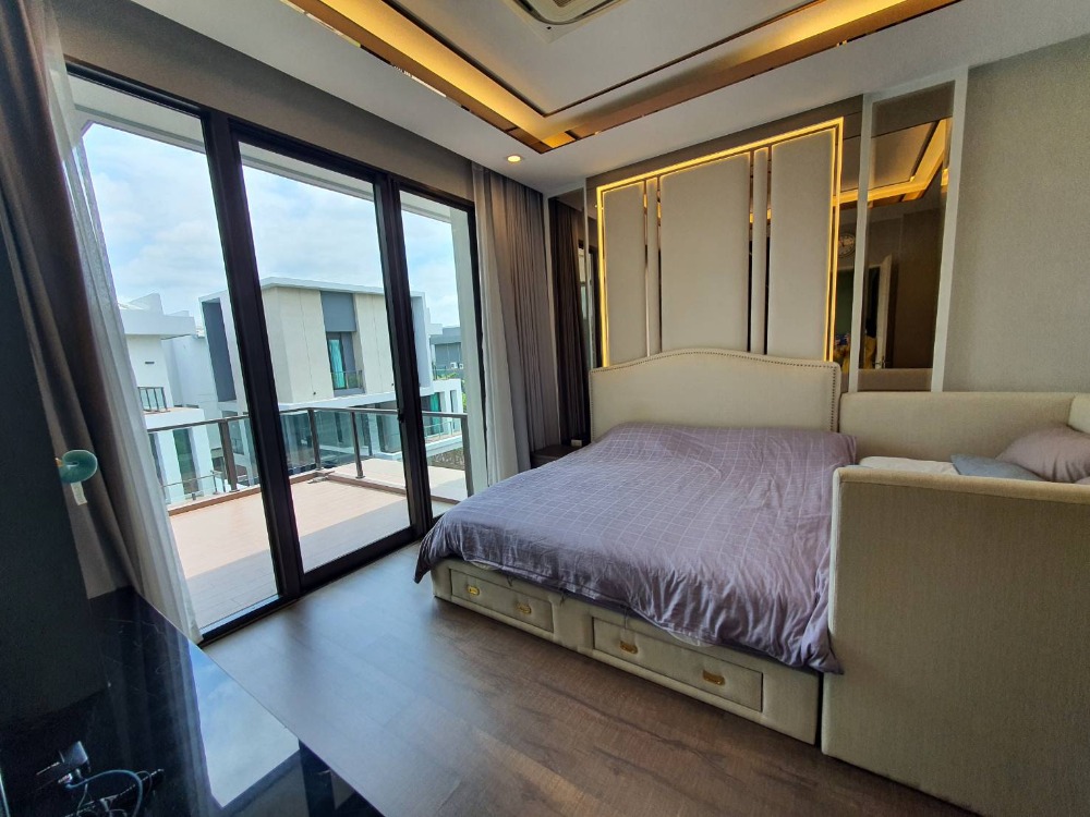 ขายบ้านเลียบทางด่วนรามอินทรา : ขายขาดทุน บ้านเดี่ยวหรู ระดับ Super Luxury โครงการบ้านกลางเมือง คลาสเซ่ (Baan Klang Muang CLASSE) เกษตรนวมินทร์ สุคันธสวัสดิ์ มัยลาภ