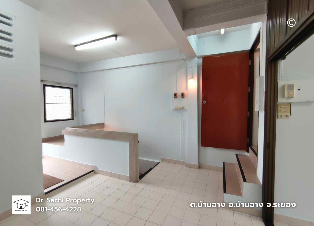For SaleShop HouseRayong : Commercial building, Ban Chang, newly renovated, 3 and a half floors, good location, near Sukhumvit Road, Rayong Province