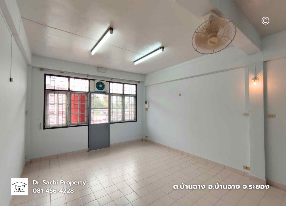 For SaleShop HouseRayong : Commercial building, Ban Chang, newly renovated, 3 and a half floors, good location, near Sukhumvit Road, Rayong Province