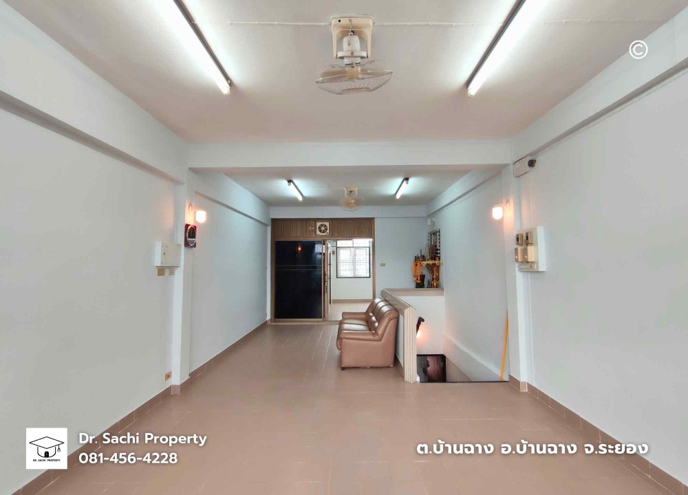 For SaleShop HouseRayong : Commercial building, Ban Chang, newly renovated, 3 and a half floors, good location, near Sukhumvit Road, Rayong Province