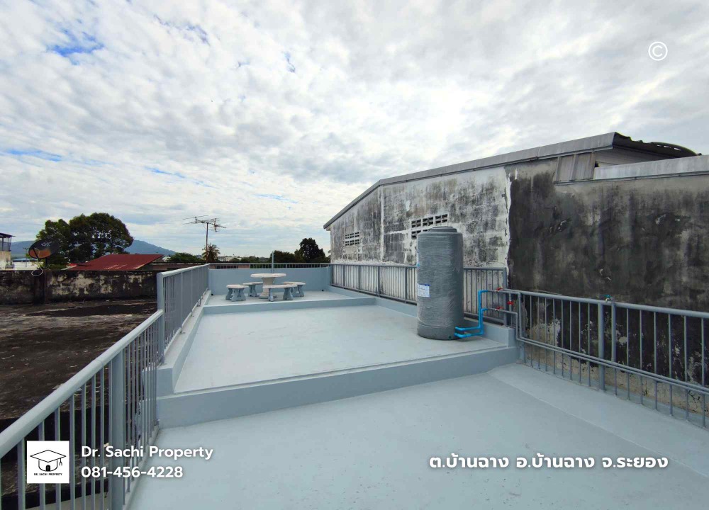 For SaleShop HouseRayong : Commercial building, Ban Chang, newly renovated, 3 and a half floors, good location, near Sukhumvit Road, Rayong Province