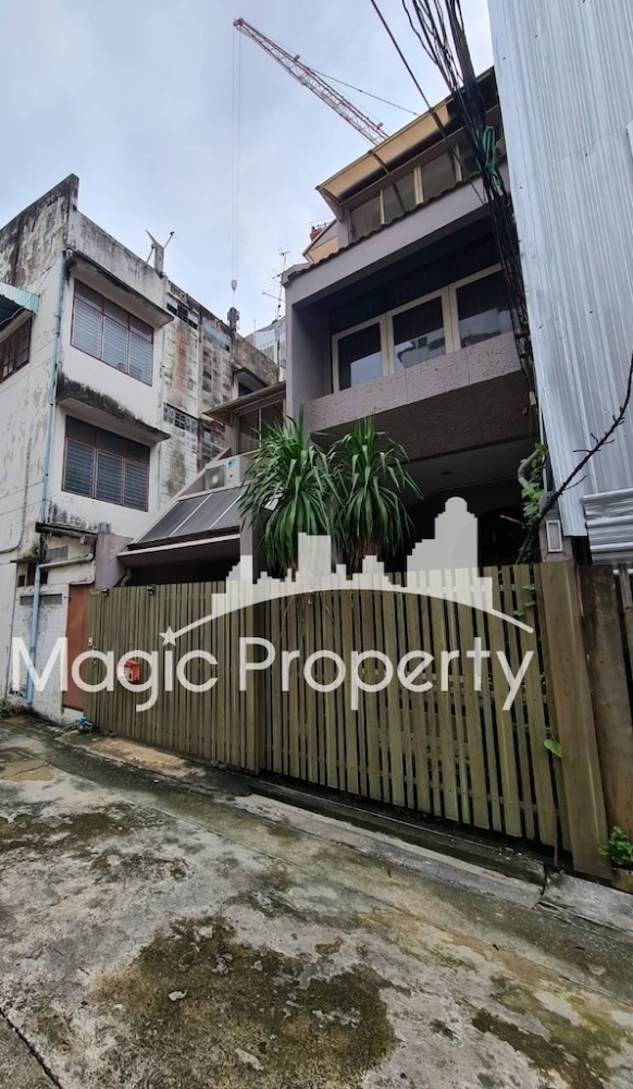 For SaleTownhomeSukhumvit, Asoke, Thonglor : 4 Bedroom Townhouse for Sale in Sukhumvit 15, Khlong Toei Nuea, Watthana, Bangkok