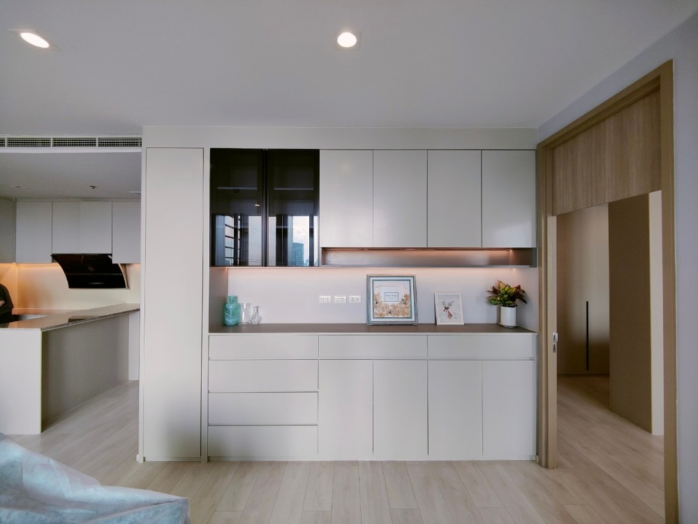 For RentCondoWitthayu, Chidlom, Langsuan, Ploenchit : Brand new modern luxury Noble Ploenchit 2bedroom2bathroom with private lift