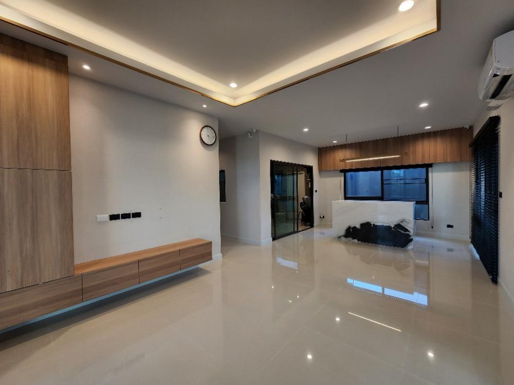 For SaleHousePathum Thani,Rangsit, Thammasat : Single house for sale, Setthasiri, Bangkok-Pathum Thani. Next to Laura Ville golf course, shady, green (Type Glory, the last house to see the golf course + ready to decorate)🔥