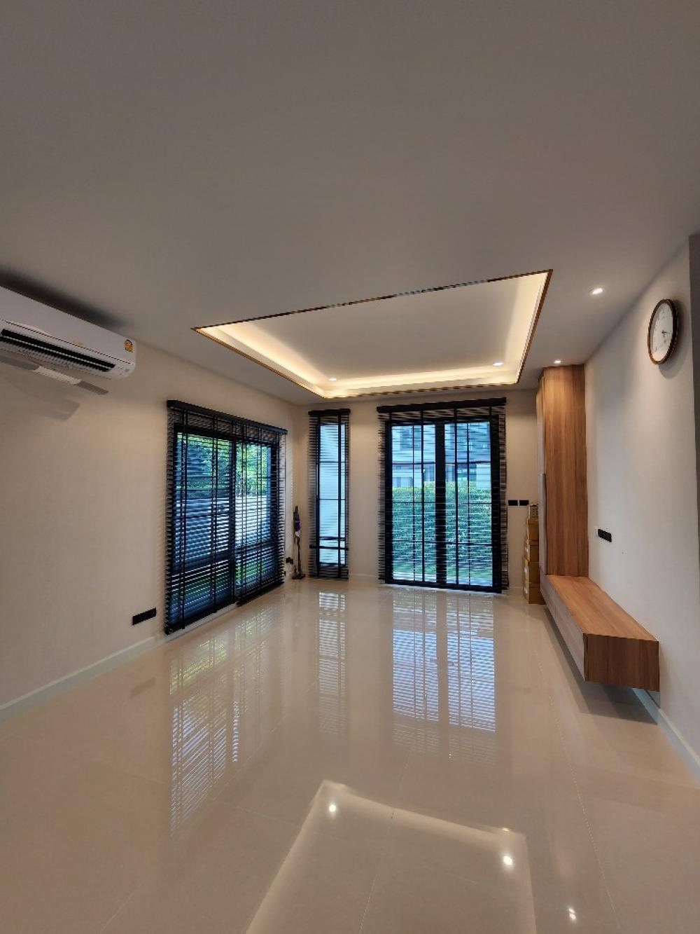 For SaleHousePathum Thani,Rangsit, Thammasat : Single house for sale, Setthasiri, Bangkok-Pathum Thani. Next to Laura Ville golf course, shady, green (Type Glory, the last house to see the golf course + ready to decorate)🔥