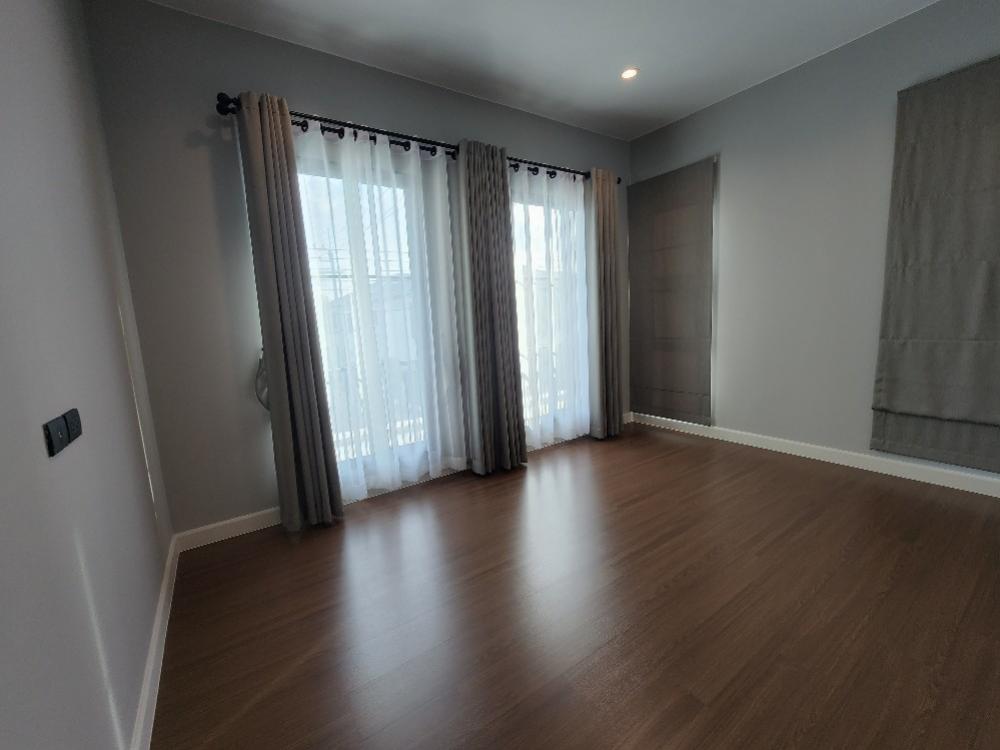 For SaleHousePathum Thani,Rangsit, Thammasat : Single house for sale, Setthasiri, Bangkok-Pathum Thani. Next to Laura Ville golf course, shady, green (Type Glory, the last house to see the golf course + ready to decorate)🔥