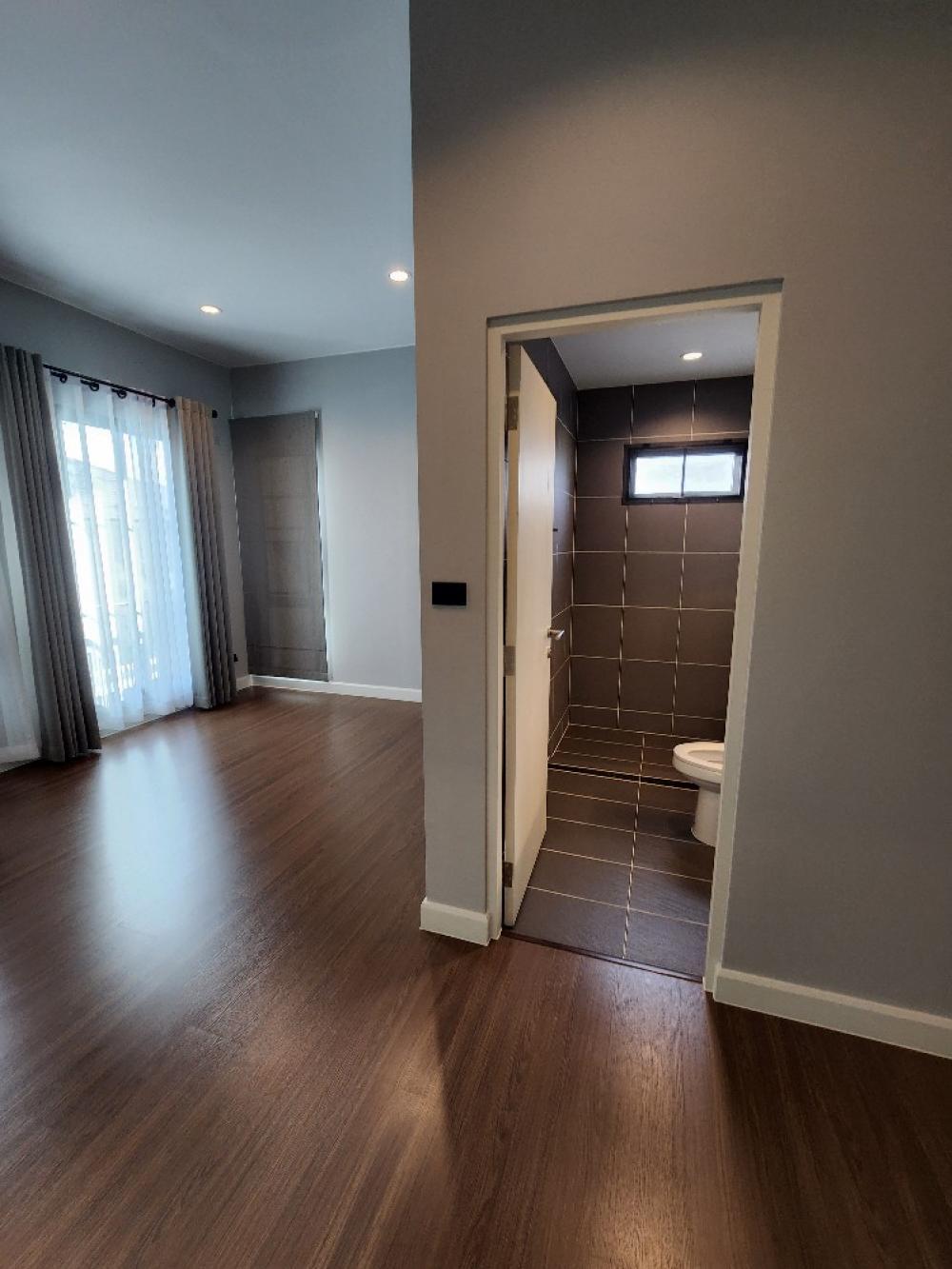 For SaleHousePathum Thani,Rangsit, Thammasat : Single house for sale, Setthasiri, Bangkok-Pathum Thani. Next to Laura Ville golf course, shady, green (Type Glory, the last house to see the golf course + ready to decorate)🔥