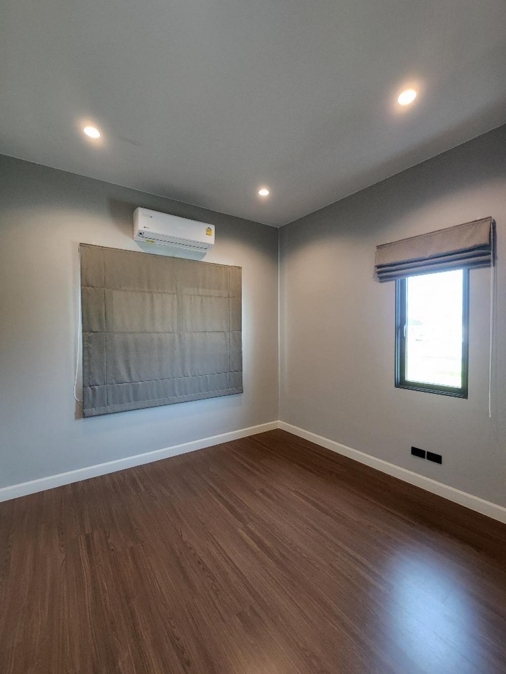 For SaleHousePathum Thani,Rangsit, Thammasat : Single house for sale, Setthasiri, Bangkok-Pathum Thani. Next to Laura Ville golf course, shady, green (Type Glory, the last house to see the golf course + ready to decorate)🔥