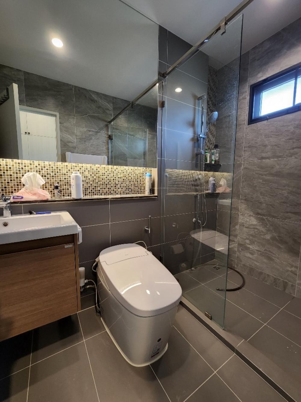 For SaleHousePathum Thani,Rangsit, Thammasat : Single house for sale, Setthasiri, Bangkok-Pathum Thani. Next to Laura Ville golf course, shady, green (Type Glory, the last house to see the golf course + ready to decorate)🔥