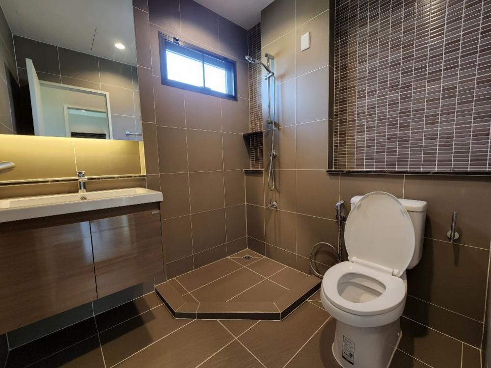 For SaleHousePathum Thani,Rangsit, Thammasat : Single house for sale, Setthasiri, Bangkok-Pathum Thani. Next to Laura Ville golf course, shady, green (Type Glory, the last house to see the golf course + ready to decorate)🔥