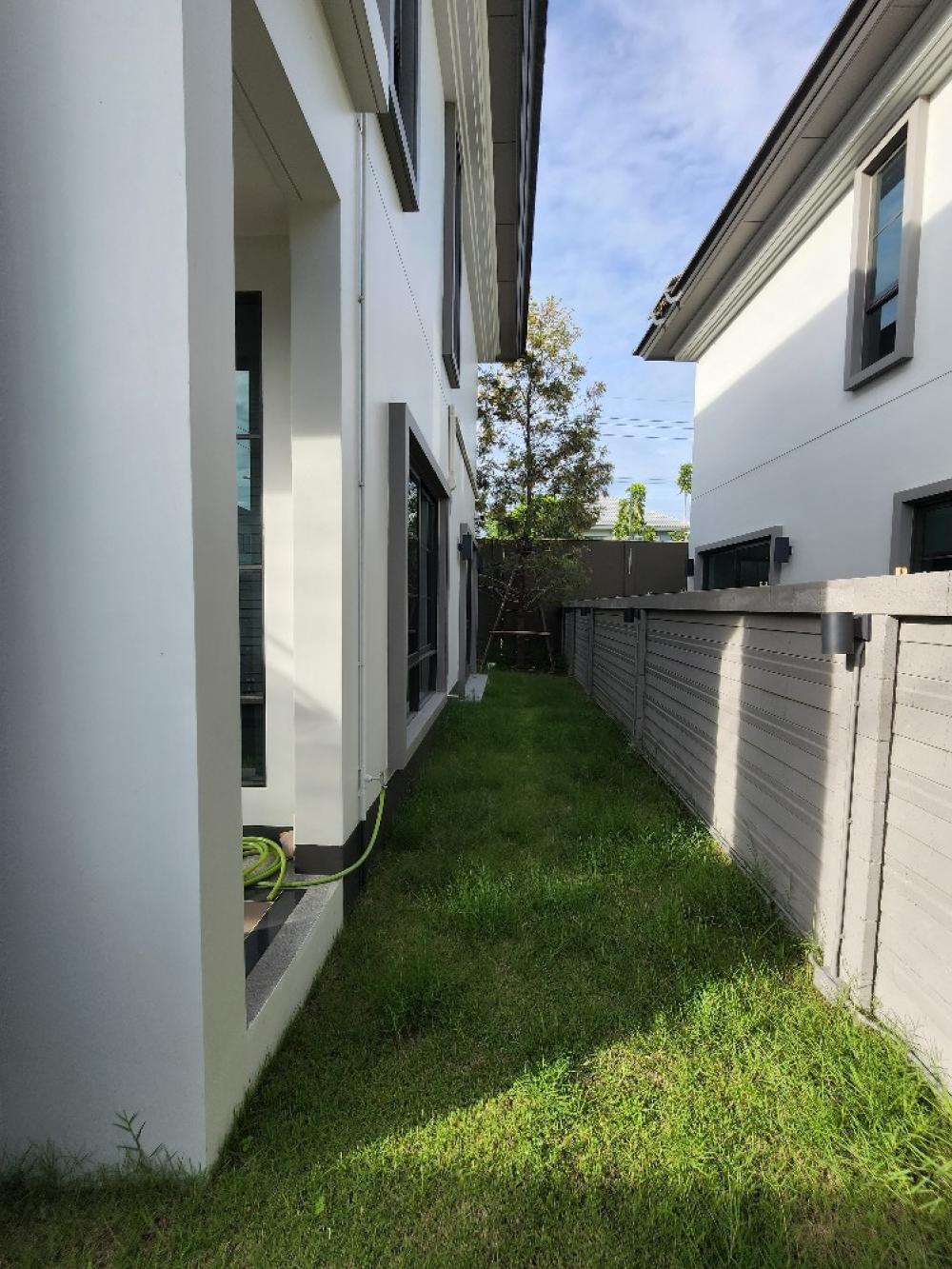 For SaleHousePathum Thani,Rangsit, Thammasat : Single house for sale, Setthasiri, Bangkok-Pathum Thani. Next to Laura Ville golf course, shady, green (Type Glory, the last house to see the golf course + ready to decorate)🔥