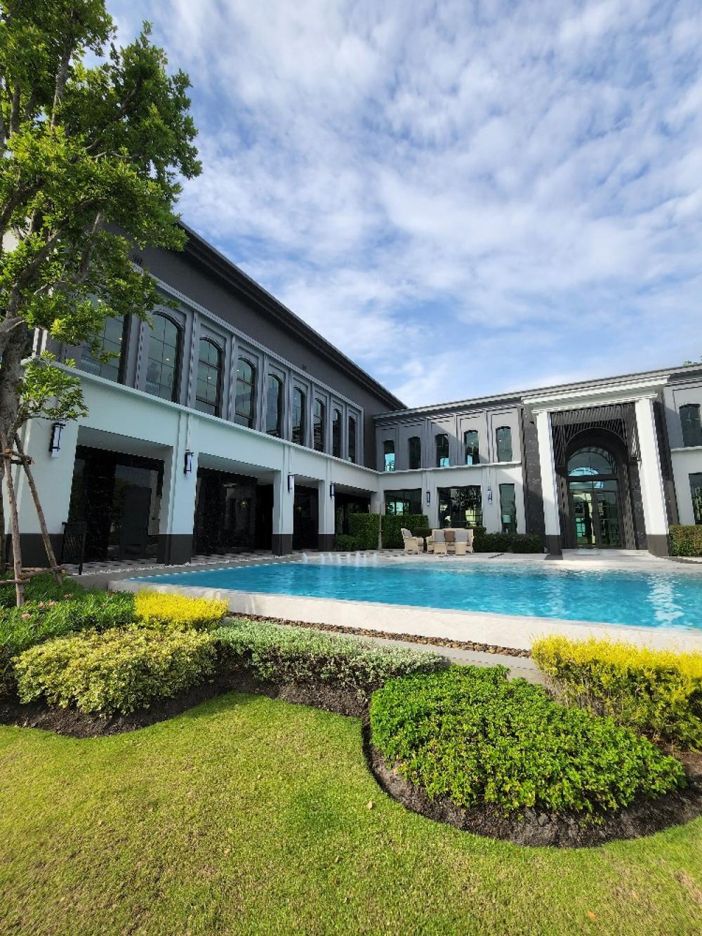 For SaleHousePathum Thani,Rangsit, Thammasat : Single house for sale, Setthasiri, Bangkok-Pathum Thani. Next to Laura Ville golf course, shady, green (Type Glory, the last house to see the golf course + ready to decorate)🔥