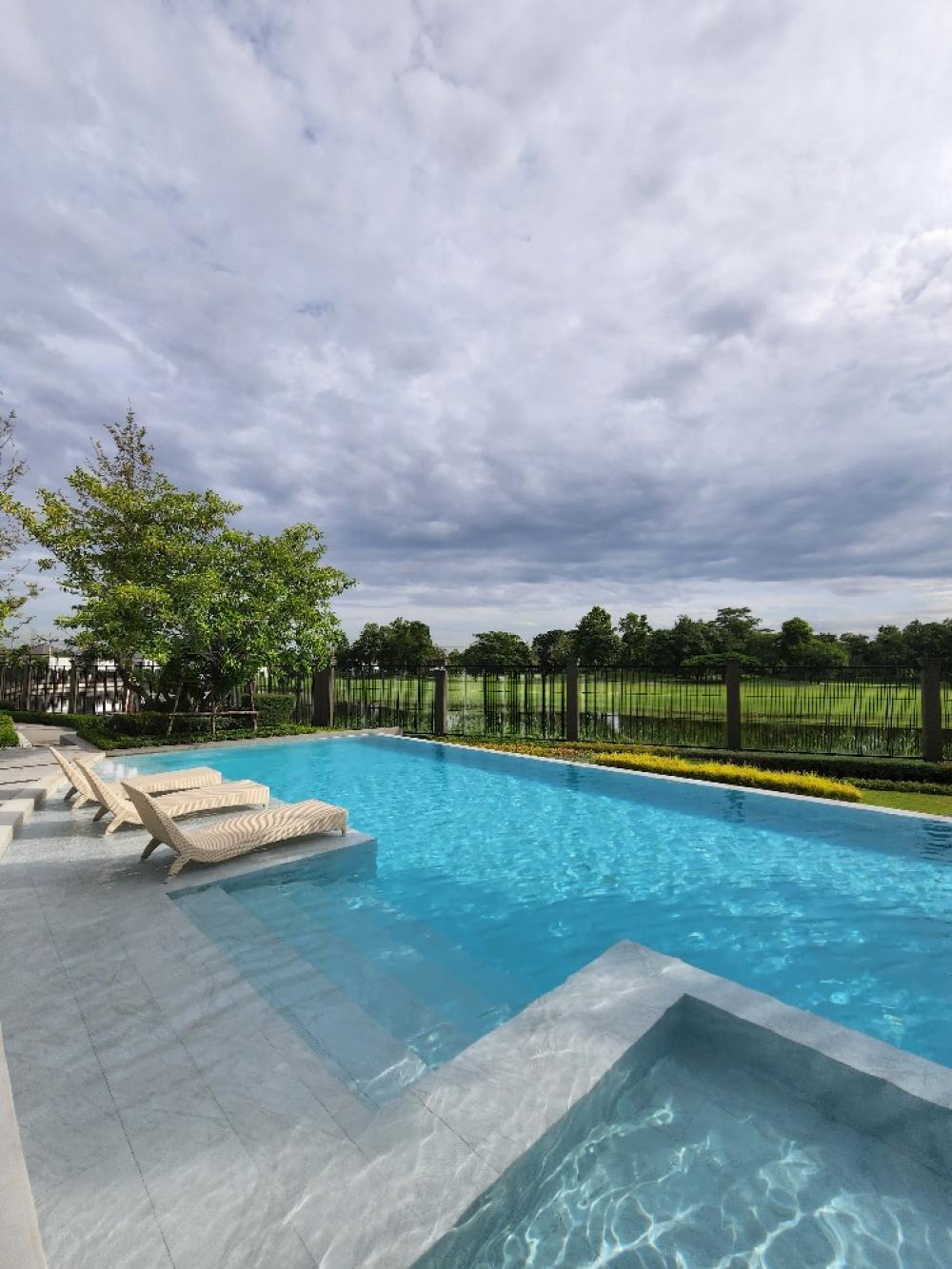 For SaleHousePathum Thani,Rangsit, Thammasat : Single house for sale, Setthasiri, Bangkok-Pathum Thani. Next to Laura Ville golf course, shady, green (Type Glory, the last house to see the golf course + ready to decorate)🔥