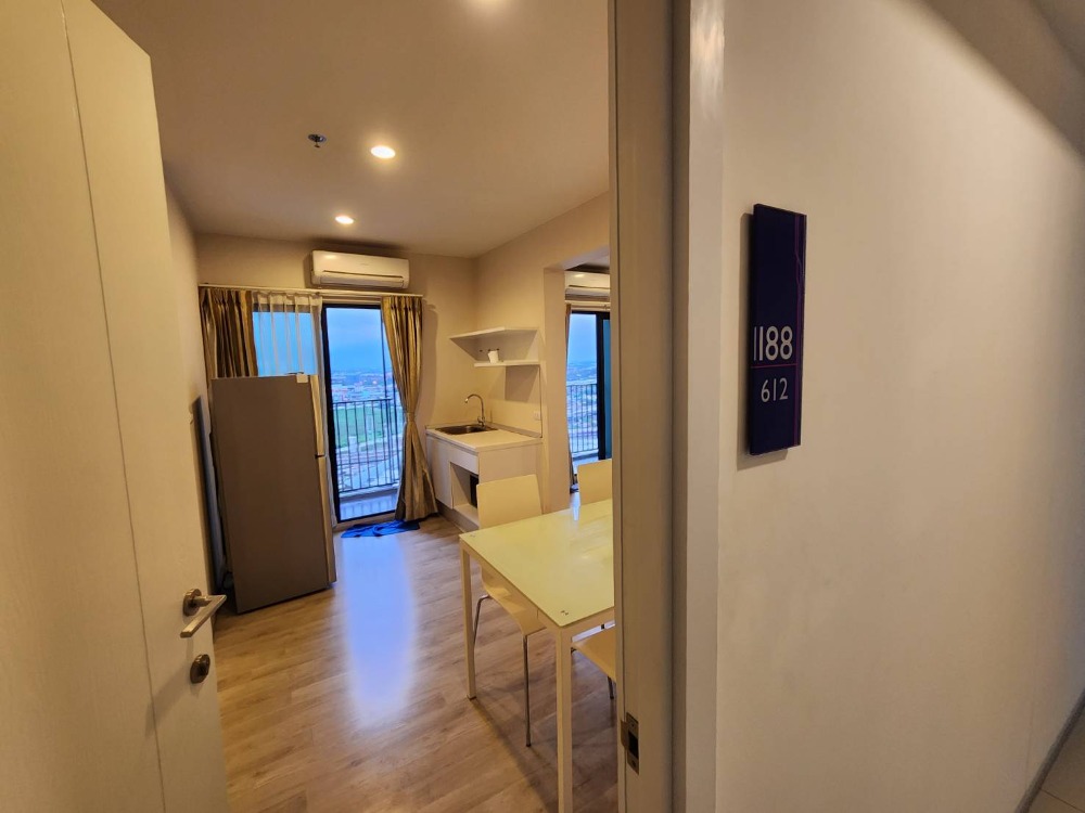 For RentCondoNonthaburi, Bang Yai, Bangbuathong : SN490.9 ** Empty room, rare, 4 air conditioners ** For rent, Plum Condo Central Station Phase 1, white tone room, good price, with washing machine.
