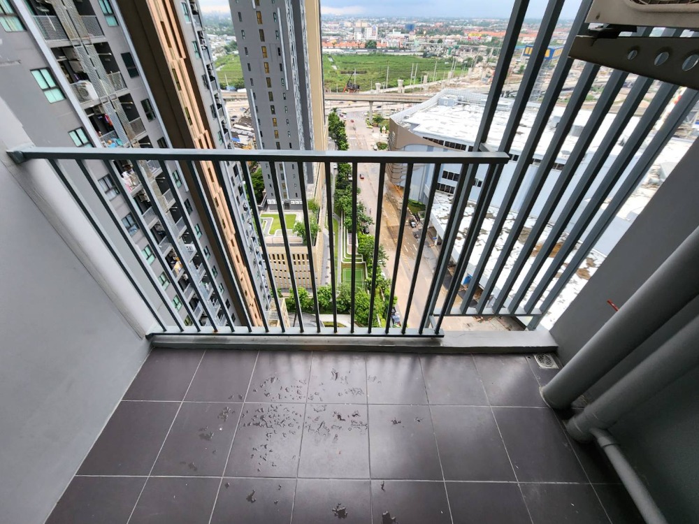 For RentCondoNonthaburi, Bang Yai, Bangbuathong : SN490.9 ** Empty room, rare, 4 air conditioners ** For rent, Plum Condo Central Station Phase 1, white tone room, good price, with washing machine.