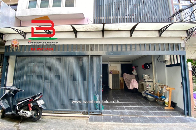 ขายบ้านสาทร นราธิวาส :  ขาย/เช่า อาคารพาณิชย์ 4.5 ชั้น ซอยจันทน์ 18/7 แยก 17 เนื้อที่ 22 ตรว. ถนนจันทน์ แขวงทุ่งวัดดอน เขตบางรัก กรุงเทพฯ