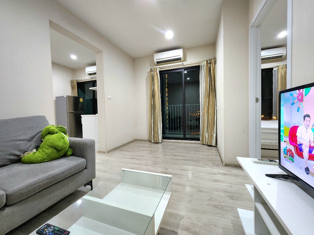 For RentCondoNonthaburi, Bang Yai, Bangbuathong : SN490.9 ** Empty room, rare, 4 air conditioners ** For rent, Plum Condo Central Station Phase 1, white tone room, good price, with washing machine.