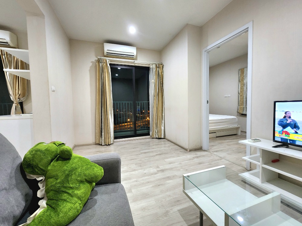 For RentCondoNonthaburi, Bang Yai, Bangbuathong : SN490.9 ** Empty room, rare, 4 air conditioners ** For rent, Plum Condo Central Station Phase 1, white tone room, good price, with washing machine.