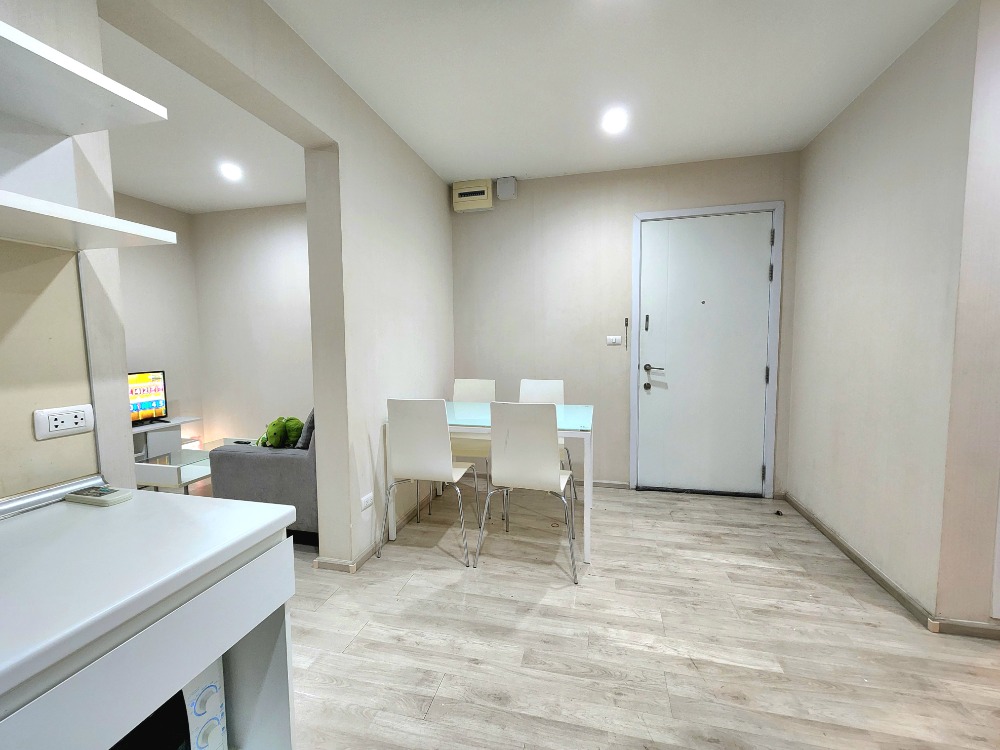 For RentCondoNonthaburi, Bang Yai, Bangbuathong : SN490.9 ** Empty room, rare, 4 air conditioners ** For rent, Plum Condo Central Station Phase 1, white tone room, good price, with washing machine.