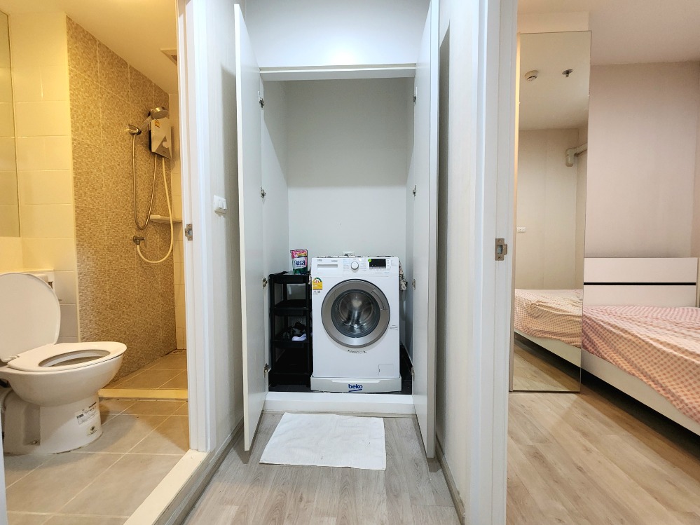 For RentCondoNonthaburi, Bang Yai, Bangbuathong : SN490.9 ** Empty room, rare, 4 air conditioners ** For rent, Plum Condo Central Station Phase 1, white tone room, good price, with washing machine.
